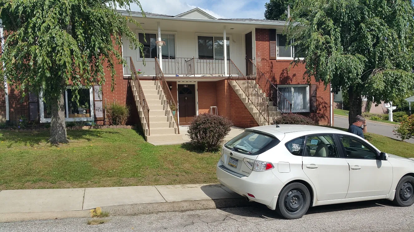 2 bed, 1.5 bath, 933 sqft, $975 — Photo 1