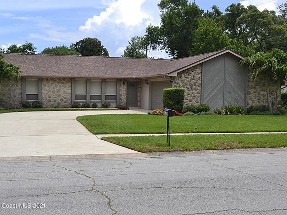 2nd image of 1716 N Eden Cir