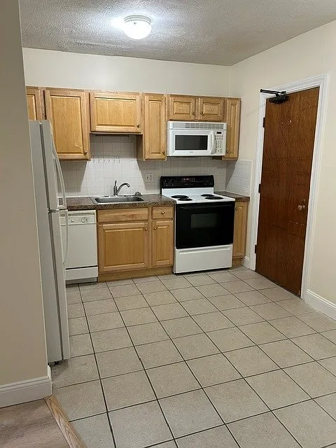 1 bed, 627 sqft, $1,800 — Photo 1