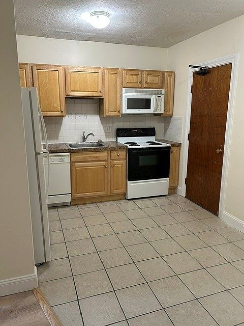 1st image of 9 Davis Rd APT A4