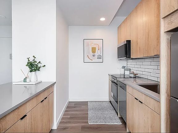 5th image of 1856 Park Ave #4P