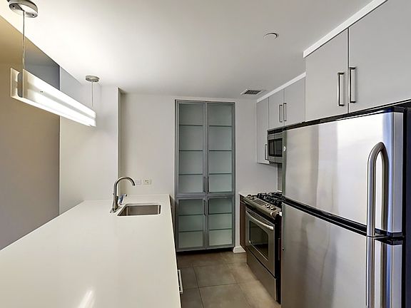 3rd image of 312 11th Ave APT 8S