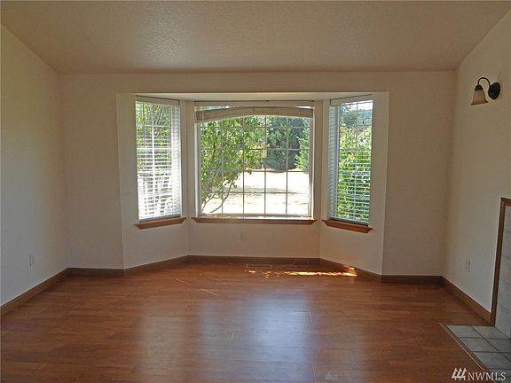 5th image of 17929 Desimone Ct SW