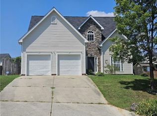 407 Timbercreek Dr, Mc Leansville, NC 27301
