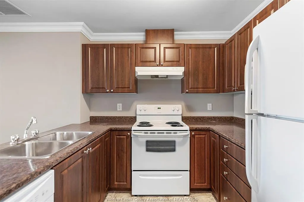 2650 Sandwich West Pkwy — Photo 3