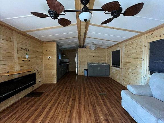 4th image of 124 W Parker Ave