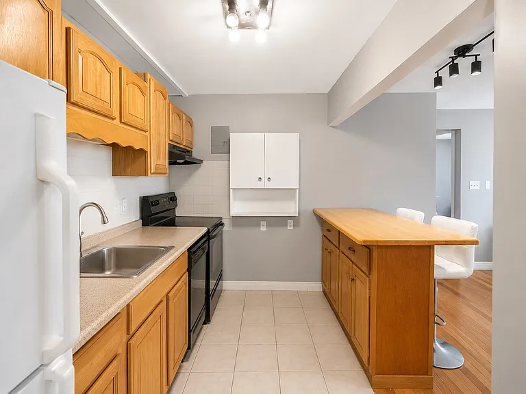 11A Commonwealth Ct #11 — Photo 5