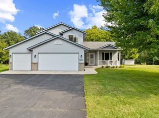 38221 Casselberry Dr, North Branch, MN 55056
