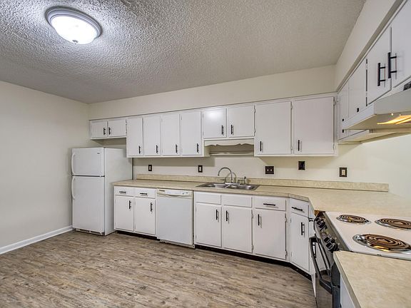 4th image of 110 Husson Ave #1