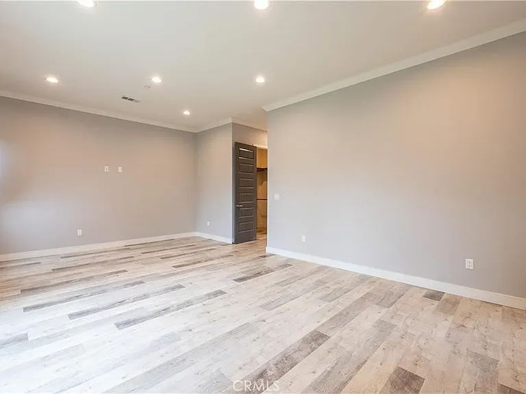 6940 Peach Ave — Photo 49