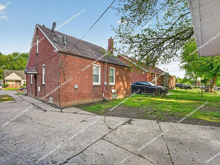 18500 Archdale St — Photo 25