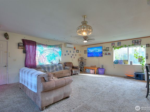 4th image of 102 Elma Street