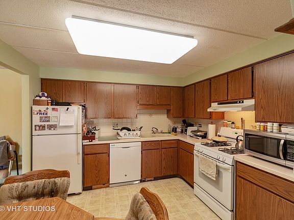 4th image of 4660 N Austin Ave APT 212