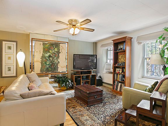 4th image of 37 4th Pl #Townhouse A