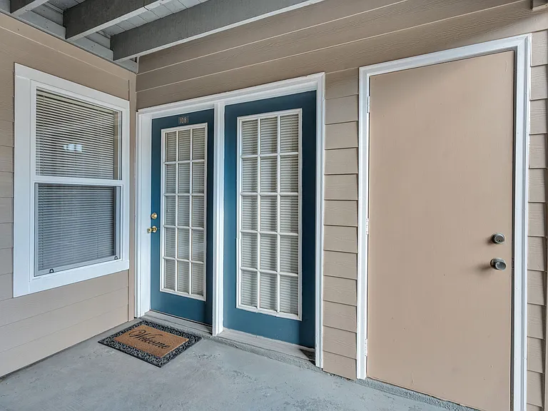 Woodlake Apartments — Photo 31