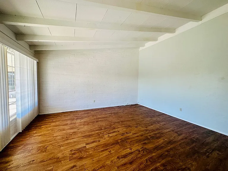 Swan Court Apartments - 1 and 2 Bedroom Homes! — Photo 13