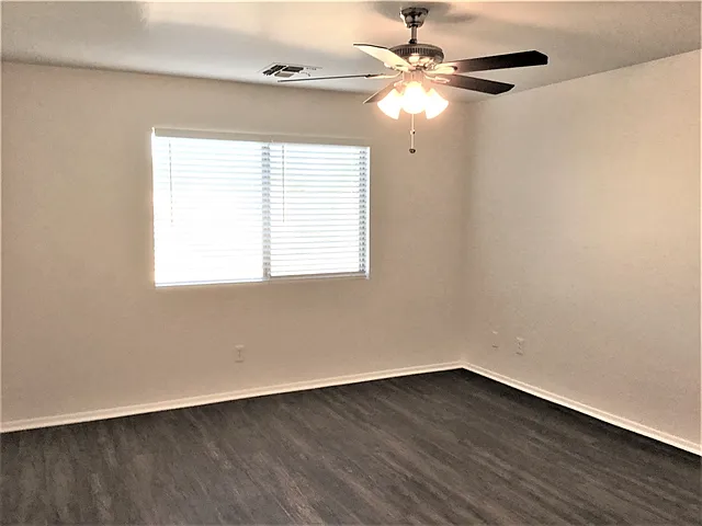 15872 W Adams St — Photo 7