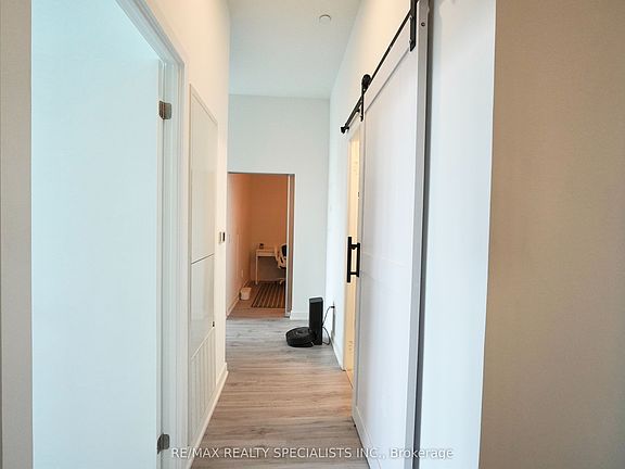 4th image of 252 Church St #908