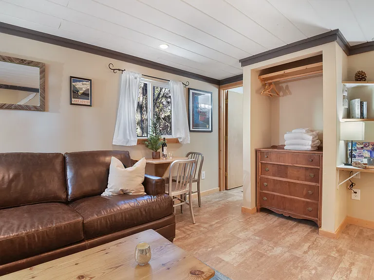 510 Pioneer Way — Photo 4