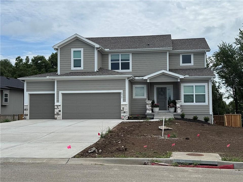 1st image of 20727 Emerald St