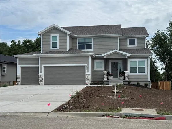 20727 Emerald St, Spring Hill, KS 66083