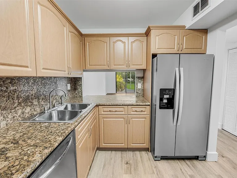 210 W Park Dr #2052 — Photo 27