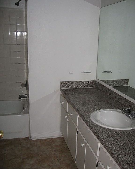 2nd image of 207 E Floribraska Ave