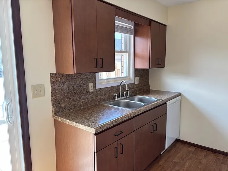 1911 Canterbury Dr #D — Photo 5