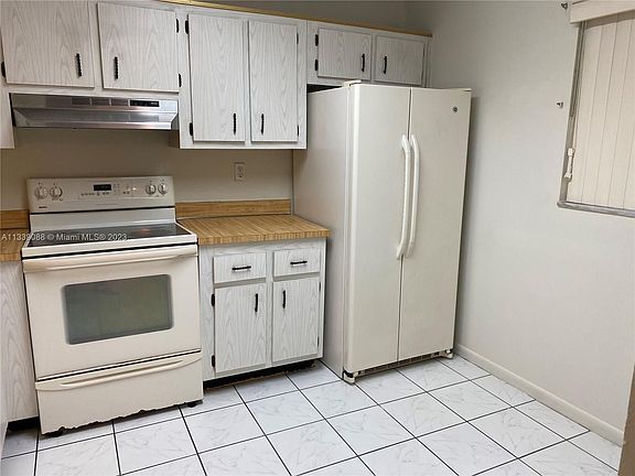 4th image of 1820 N Lauderdale Ave APT 3201