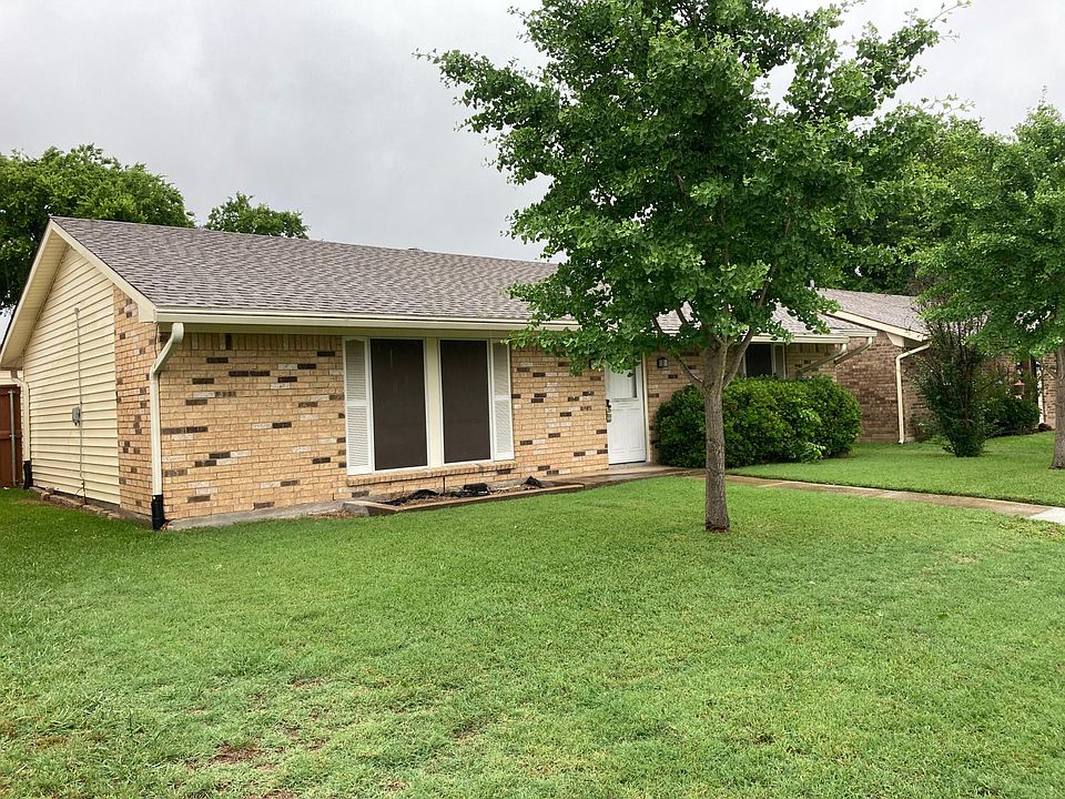 1st image of 929 Wandering Way Dr
