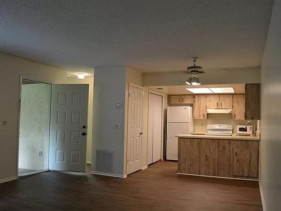 2nd image of 60 Windtree Ln Building H