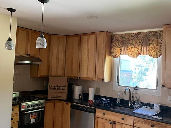 2nd image of 147 Giffords Ln #2