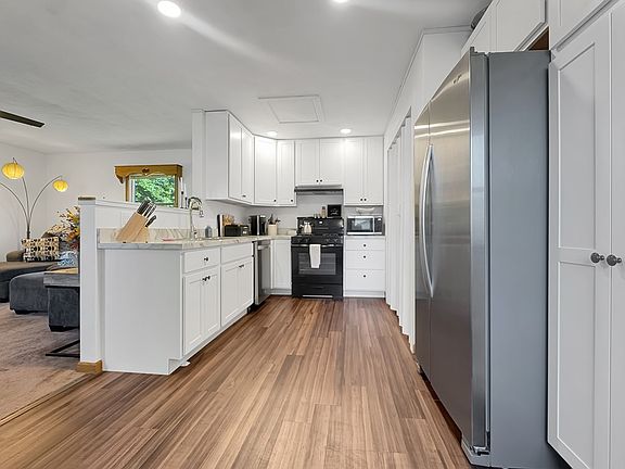 3rd image of 51 Shelby Ave