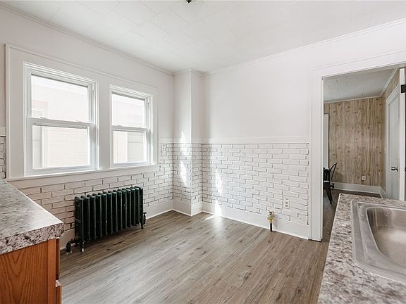 5th image of 19 Garland Ave