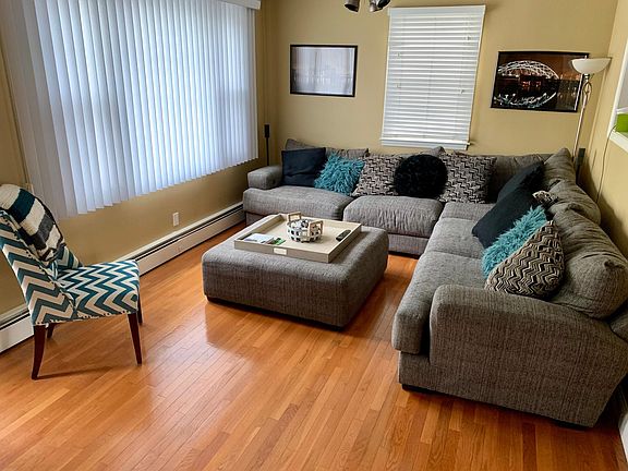 3rd image of 6 Cantone Dr