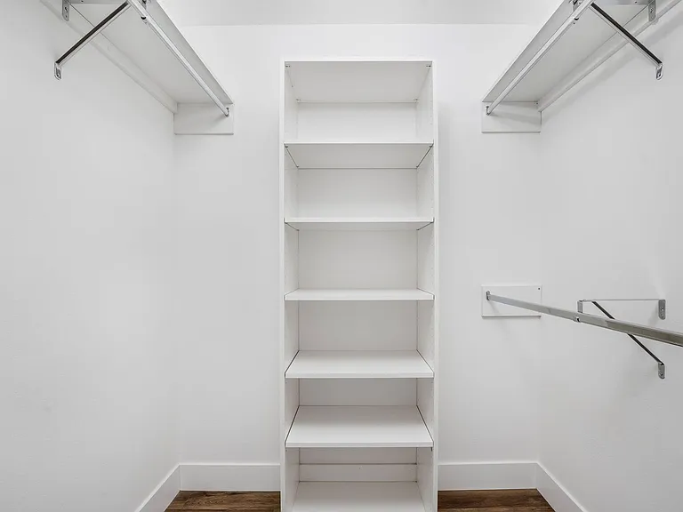 Rhys Building — Photo 92