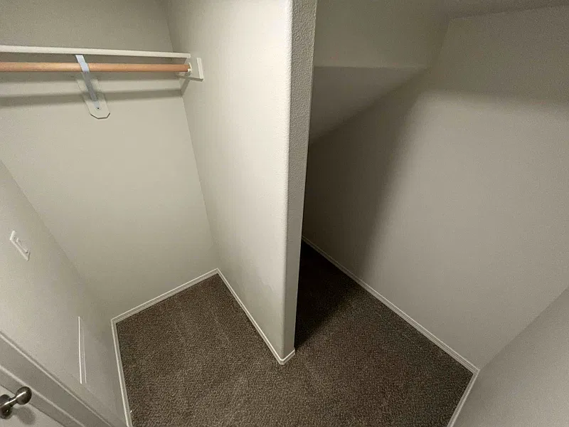 4 bed, 2.5 bath, 2216 sqft, $3,000 — Photo 4