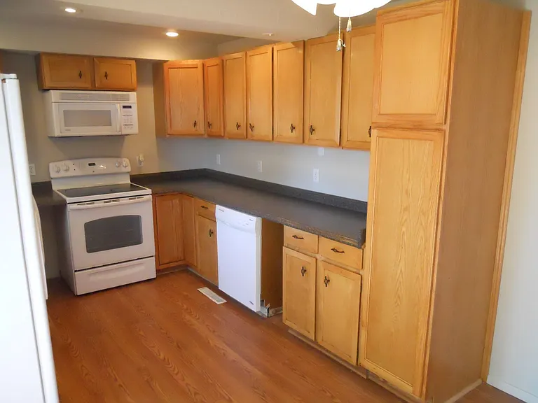 3808 Elmwood Cir — Photo 5
