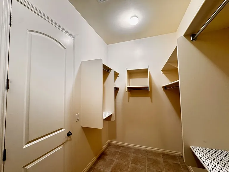 268 E Powell Way — Photo 37