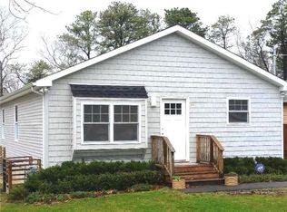 92 Riverside Ave, Flanders, NY 11901