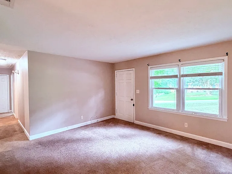 4431 Donegal Cir — Photo 7