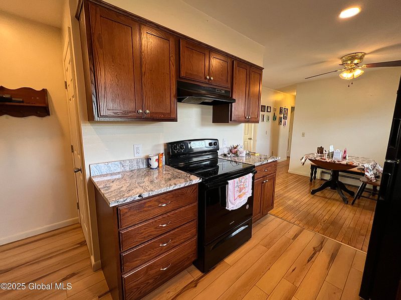 2nd image of 2439 Burgoyne Avenue