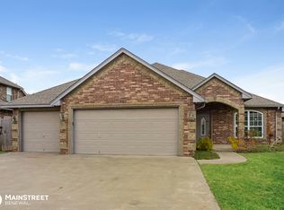 11120 SW 42nd St, Mustang, OK 73064