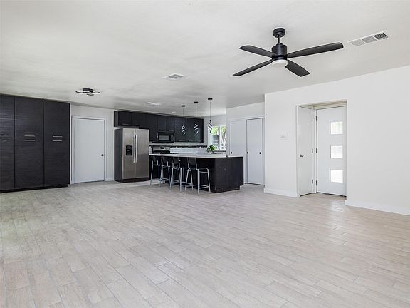 5th image of 7207 Ellington Cir