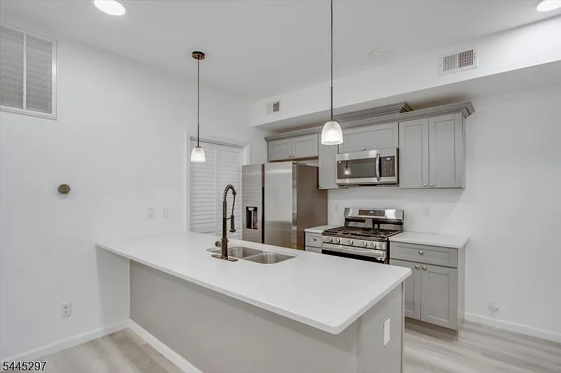 2 bed, 2.0 bath, $2,300 — Photo 1
