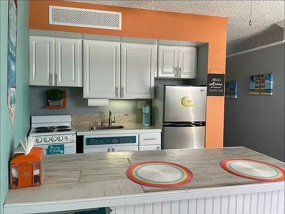 4th image of 219 S Atlantic Ave #340