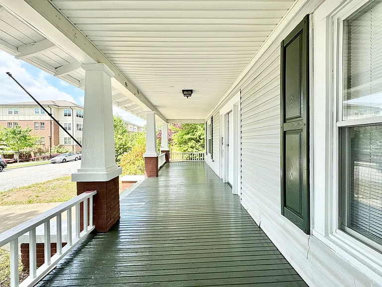 912 Union St #B — Photo 2