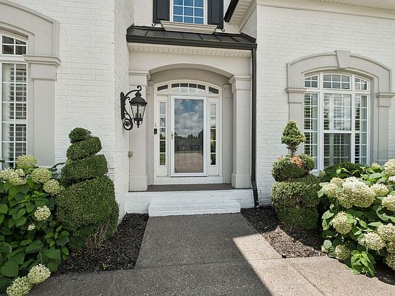 4th image of 9713 Mountain Ash Ct