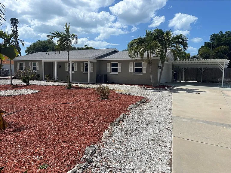 1008 Estremadura Dr — Photo 1