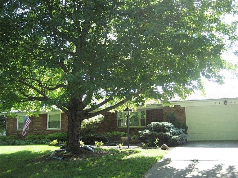 1st image of 8544 Goldfinch Way